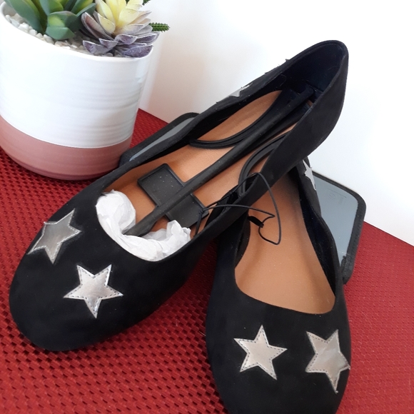 NEW Avenue Black Suede Flats with Silver Stars 12 - Picture 5 of 7